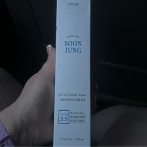 White and Blue Skincare Toner for Balanced Hydration